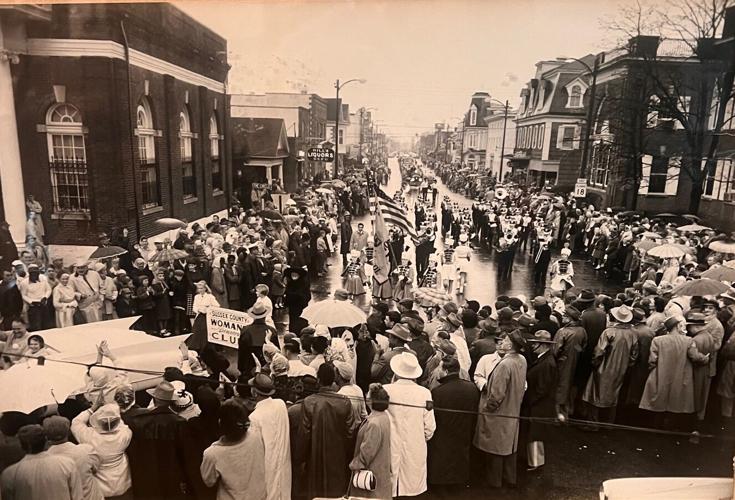 Alfred Eisenstaedt photographs Return Day