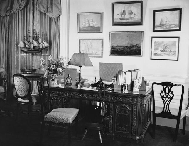 American Objects The Resolute Desk