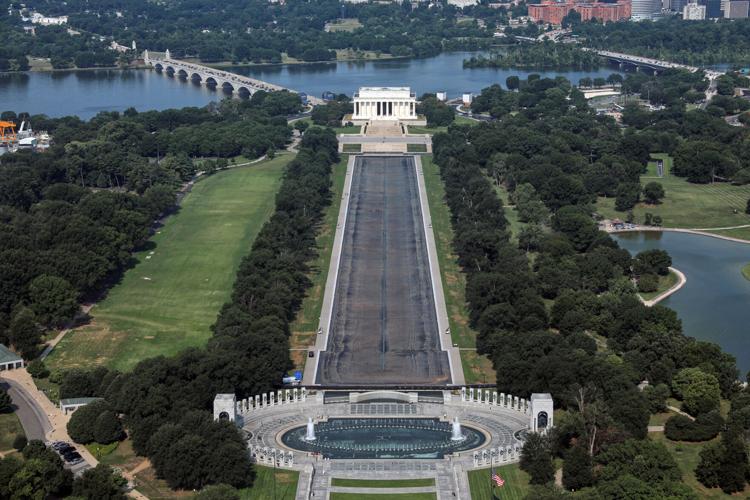 APTOPIX Lincoln Memorial Reflecting Pool