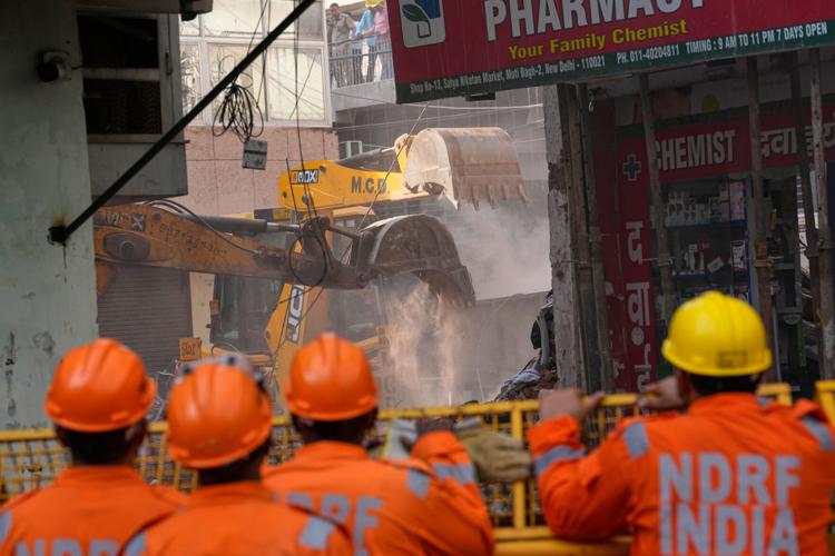 India Building Collapse