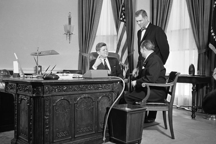 American Objects The Resolute Desk