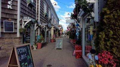 The economic impact of shopping local for your holiday gifts