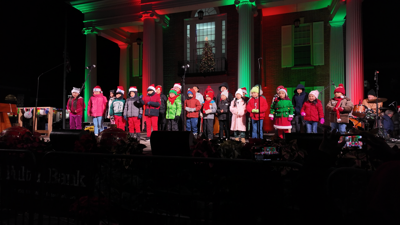 Over 20 kids singing "Mi Burrito Sabanero" at Caroling on The Circle in Georgetown.
