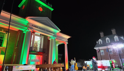 Georgetown's Caroling on The Circle collects over 17,000 donations