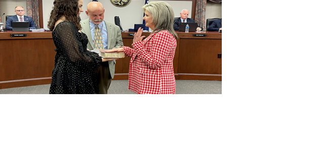Lexington's first female mayor takes oath of office during historic swearing-in ceremony - Vimarsana News