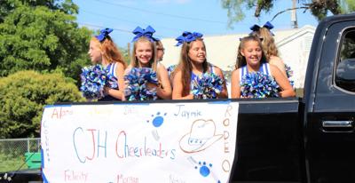 cjhs cheer Rodeo parade