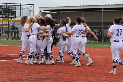 Celebration end of Ozona Game 2