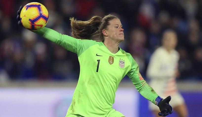 See It Penn State Women S Soccer Alumna Uswnt Goalie Alyssa Naeher Makes Penalty Save In Olympic Quarterfinal Penn State Soccer News Collegian Psu Edu