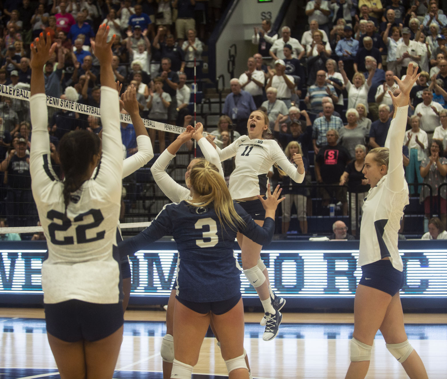 how many sets in women's volleyball