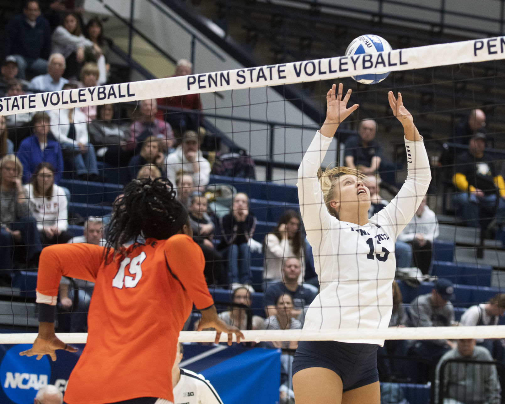 how many sets in women's volleyball