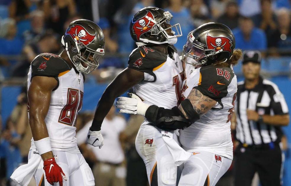 Former Penn State Wide Receiver Chris Godwin Launches Receptions For Rescue Campaign Helping Shelter Dogs Find New Homes Penn State Football News Daily Collegian Collegian Psu Edu