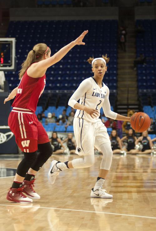 Women S Basketball Wisconsin Amari Carter 2 Dribbles Penn