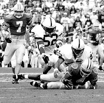 psu collegian edu willie dives toward lions capped loose oregon 1995 bowl win smith against ball rose during