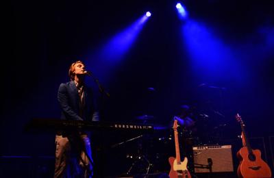 Hutchinson Wows Block Party Crowd Penn State Arts Entertainment News Daily Collegian Collegian Psu Edu This torrent, including links to subtitle, samples, screenshots, or any other relevant information, watch a song for the world (party crowd). hutchinson wows block party crowd