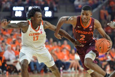 Men S Basketball Wins Season Opening Thriller At Clemson Sports
