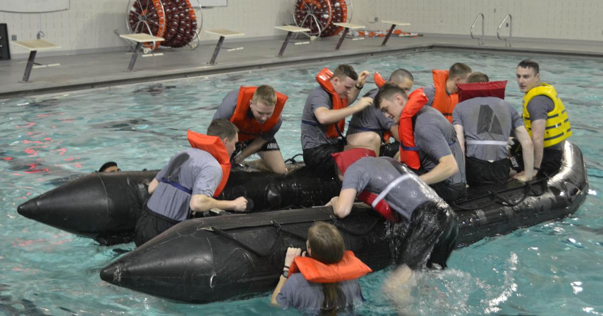 Cadets employ combat raft in annual exercise | News | collegiatetimes.com