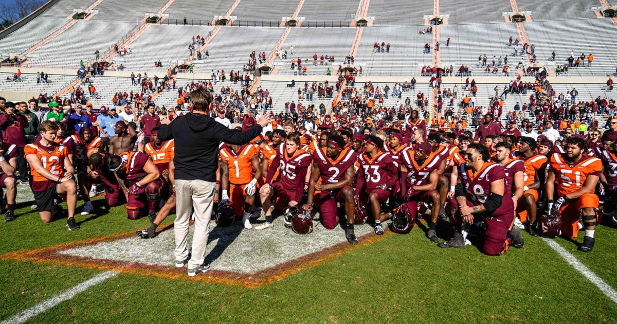 Spring football game headlines family weekend