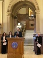 Colorado lawmakers introduce bipartisan bill to require cellphone policies in schools