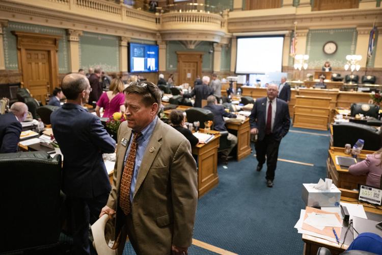 050923-dg-news-LastDayOfLegislativeSession01.JPG