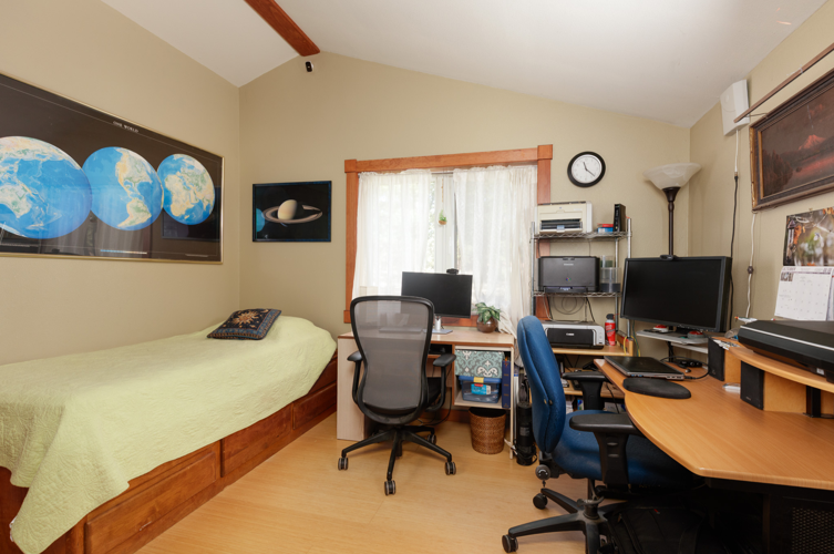 Spare Bedroom / Office