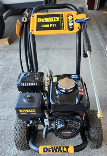 DeWALT Pressure Washer (Model DXPW3625) - Near New Condition image 3