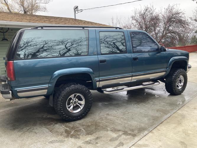 Lifted 93 GMC Suburban new engine. $8750 Ph 541 298 2687 image 2
