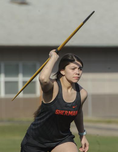 SHS Morgan Greary starts her run in Javeline_MBG1478.jpg
