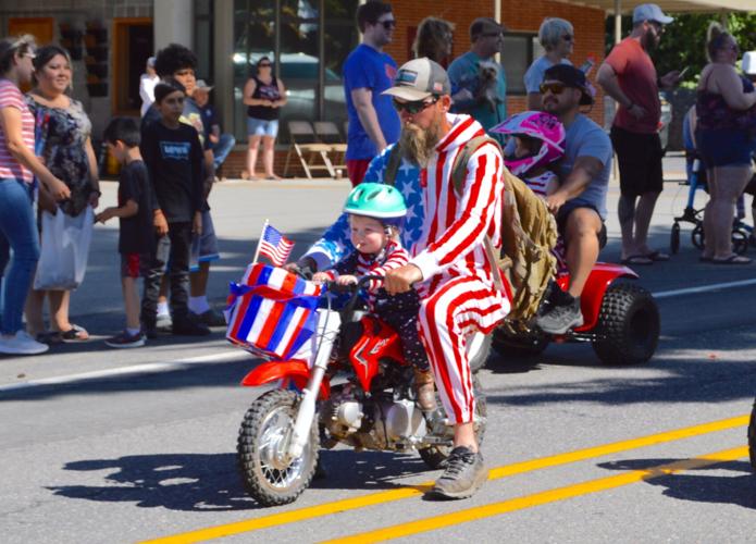 Odell celebrates Fourth of July with parade