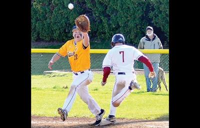 Riverhawks scratch out a home split with Bend