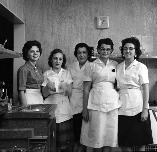 Wagon The Waitresses, Nov. 11 1961.jpg