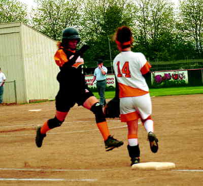 Girls drop second straight to Bend
