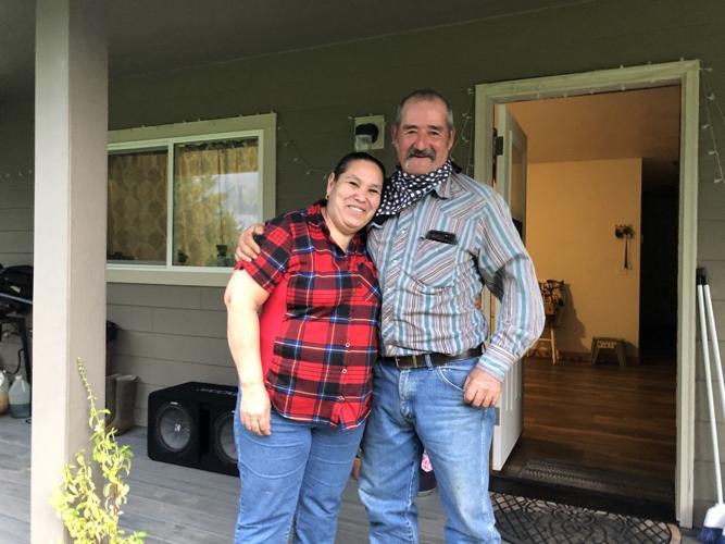 thumbnail_Jose Muro and his wife2.jpg