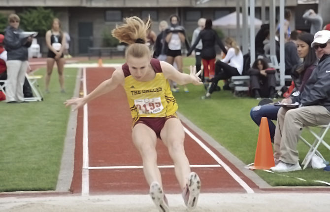 Long relay team sets PR at 5A state track meet