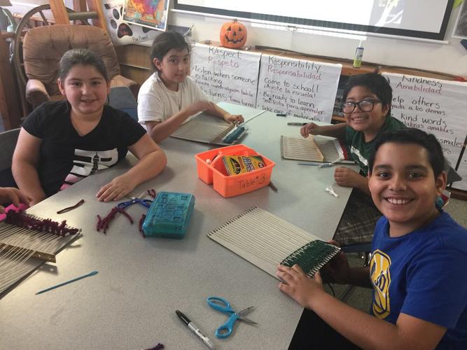 B2 maija, fourth graders weave..JPG