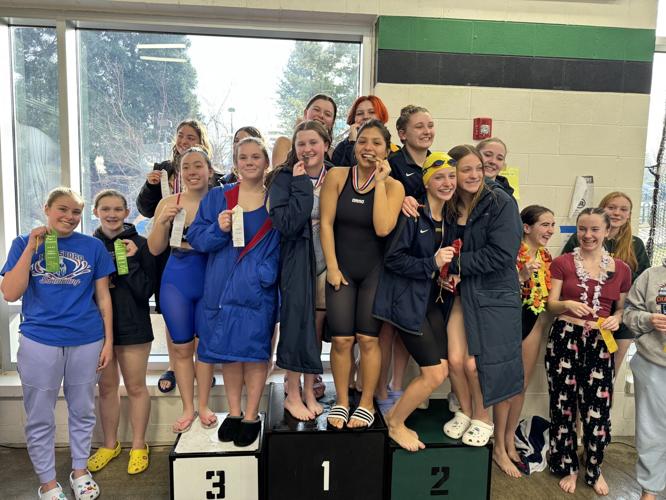 Winning 400 free relay Nyxey Heredia, Sophia Helleberg, Maya Arndt, Sophia Cross on top of podium..jpg