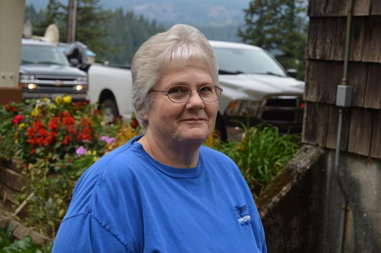 Jean Pearson keeps traffic moving at Bridge of the Gods