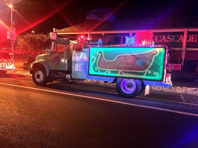 Cascade Locks firetruck parade