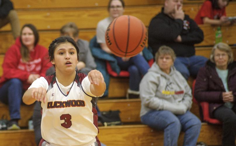 Klickitat versus Lyle basketball