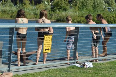 HR waterfront use, nichols dock crowds (2).JPG