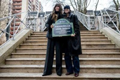 Birkin's daughters, singer Lou Doillon and actor and singer Charlotte Gainsbourg attended the ceremony