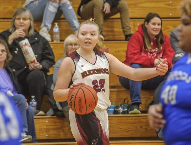 Klickitat versus Lyle basketball