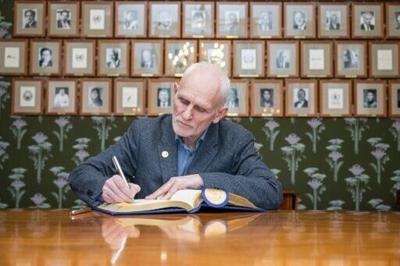 During his visit to the Nobel foundation's headquarters Bialiatski signed the guest book
