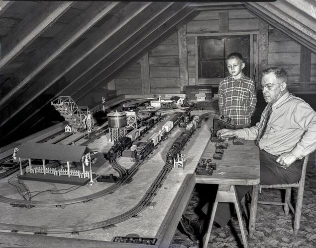 12-8 HISTORY 1948012-22 GapWoodworth-Lindsay-train.jpg