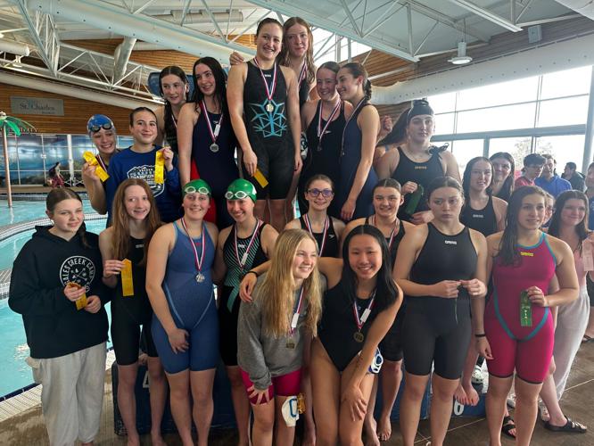 Girls 3rd in free relay.JPG