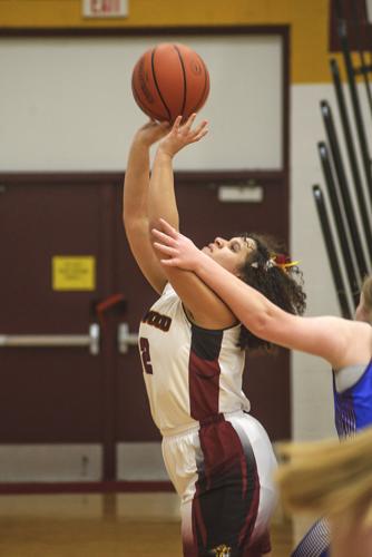Klickitat versus Lyle basketball