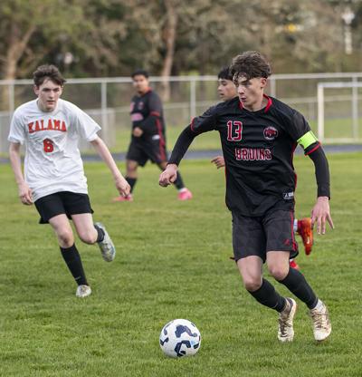 Matt Miller (13) last year against Kalama.