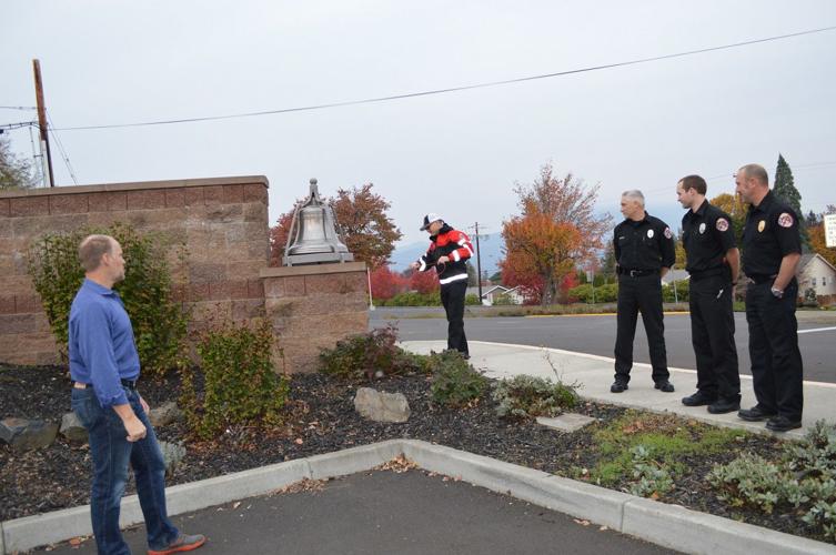 Community comes together to mark Veterans Day