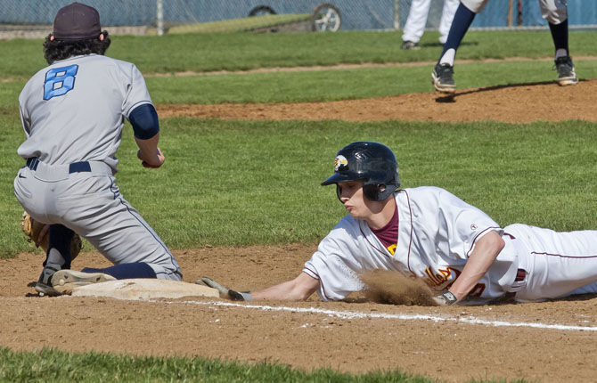 Tribe runs win streak up to seven: Walker, Bartells combine efforts for 5-1 win