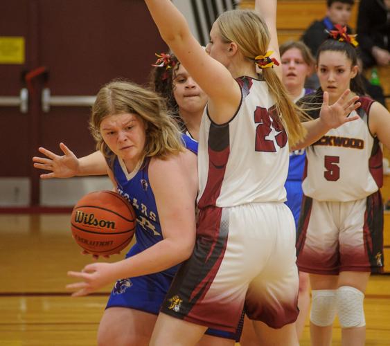 Klickitat versus Lyle basketball