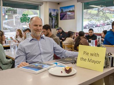 A2-3 Pie with the mayor ONE PIC